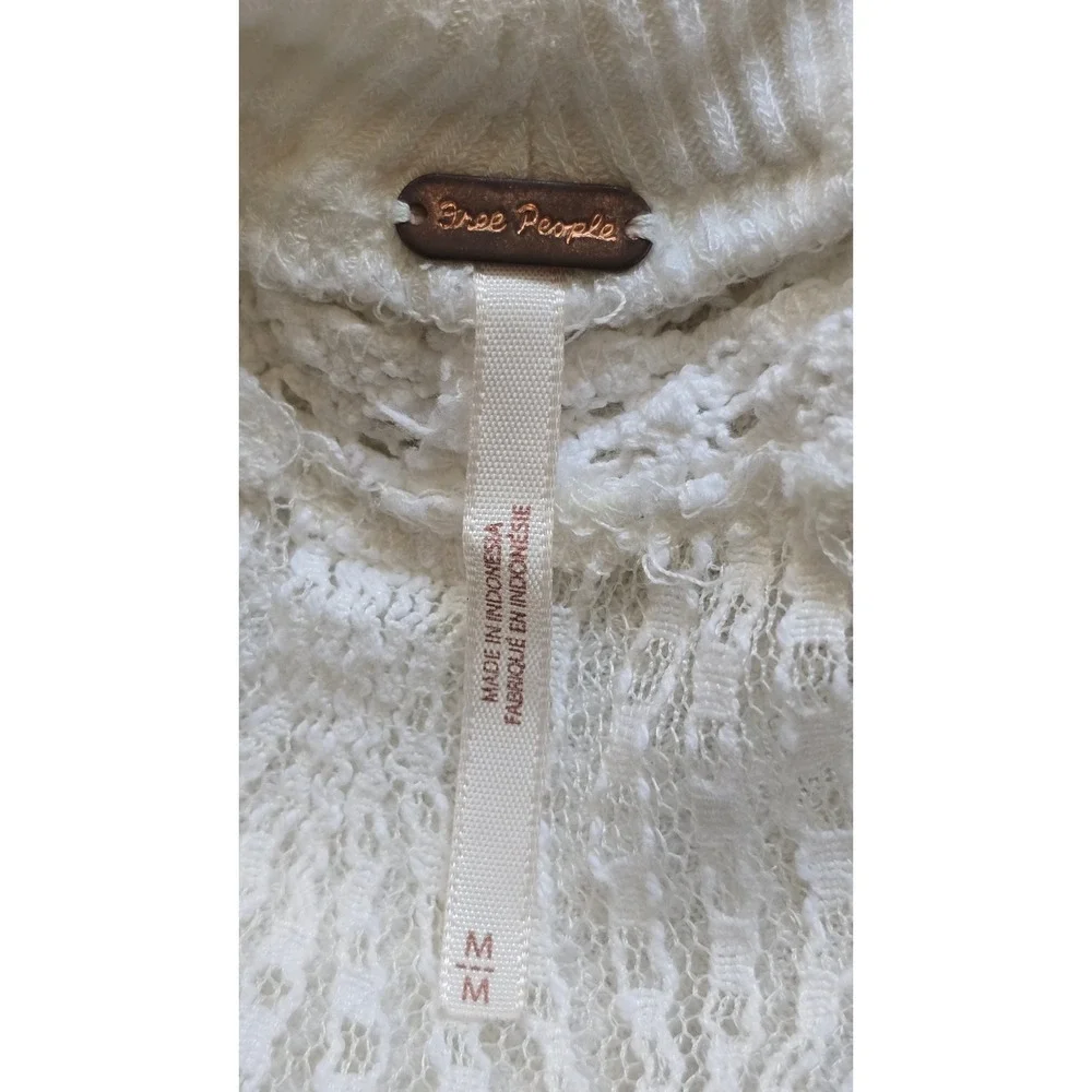Free People White Long Sleeve‎ Waffle Knit Top Crochet Details Size M